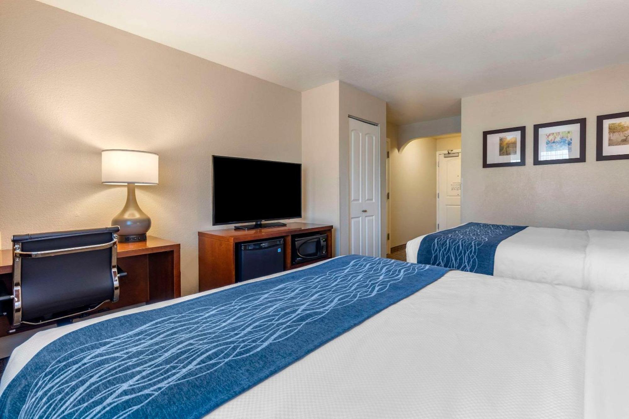 Comfort Inn & Suites Ukiah Mendocino County Экстерьер фото